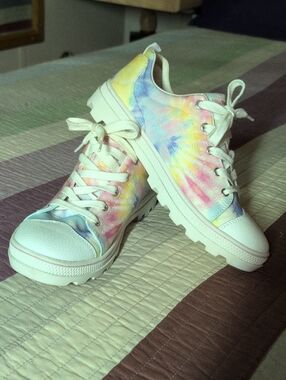 Tie-dye Skechers Sneaker Size 8.5